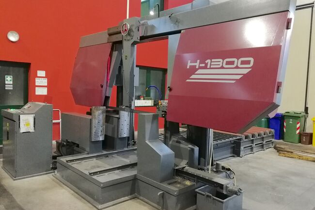 Rivendita Segatrice a nastro SH H1300 usata